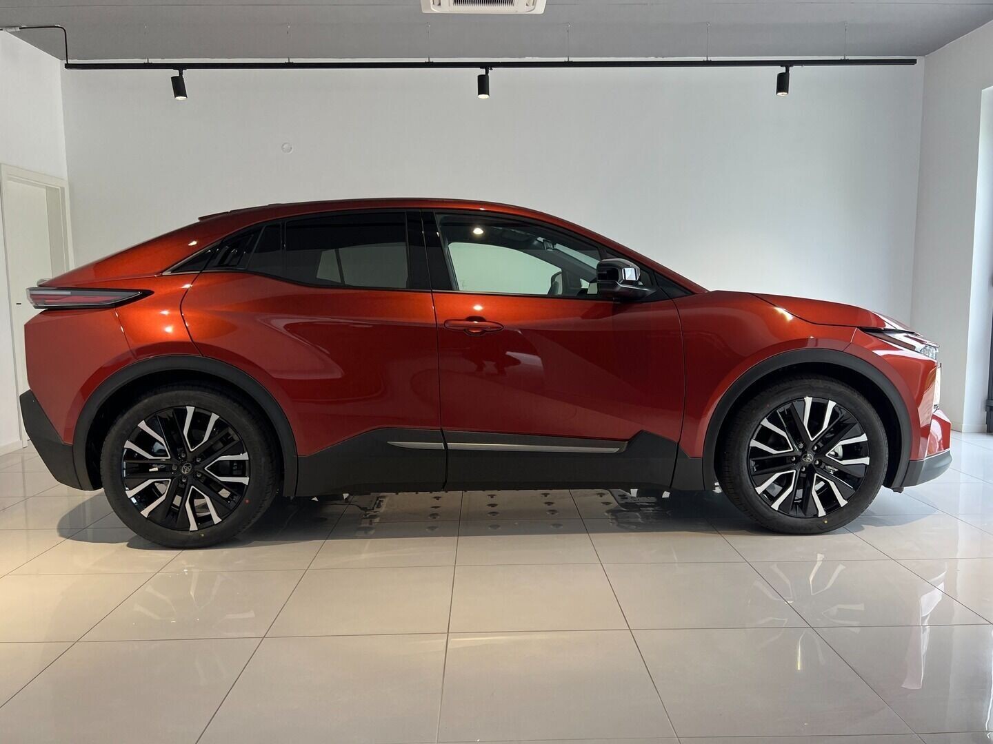Toyota C-HR+