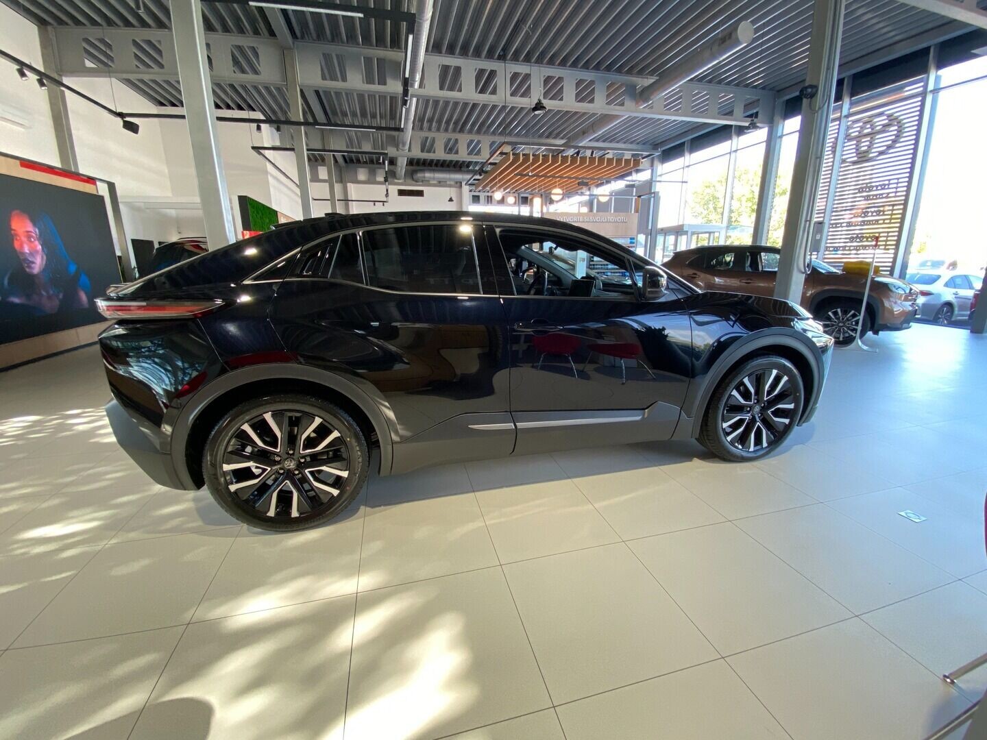 Toyota C-HR+