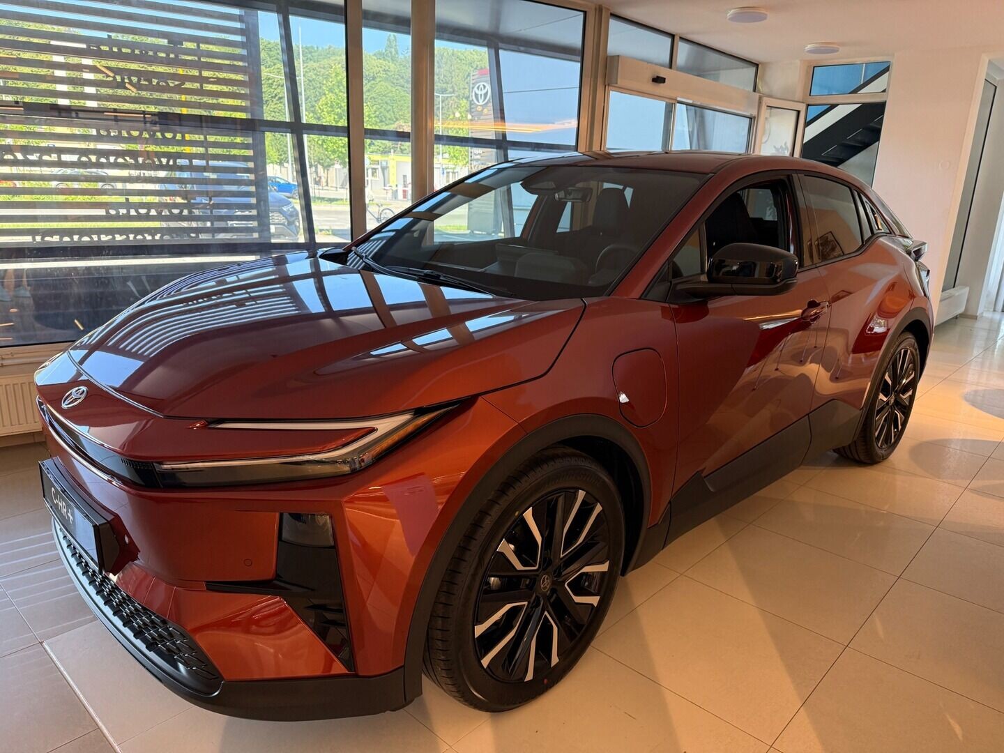 Toyota C-HR+