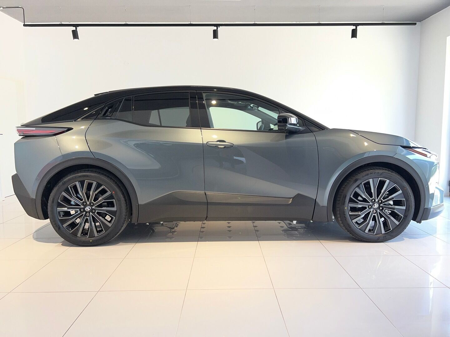 Toyota C-HR+