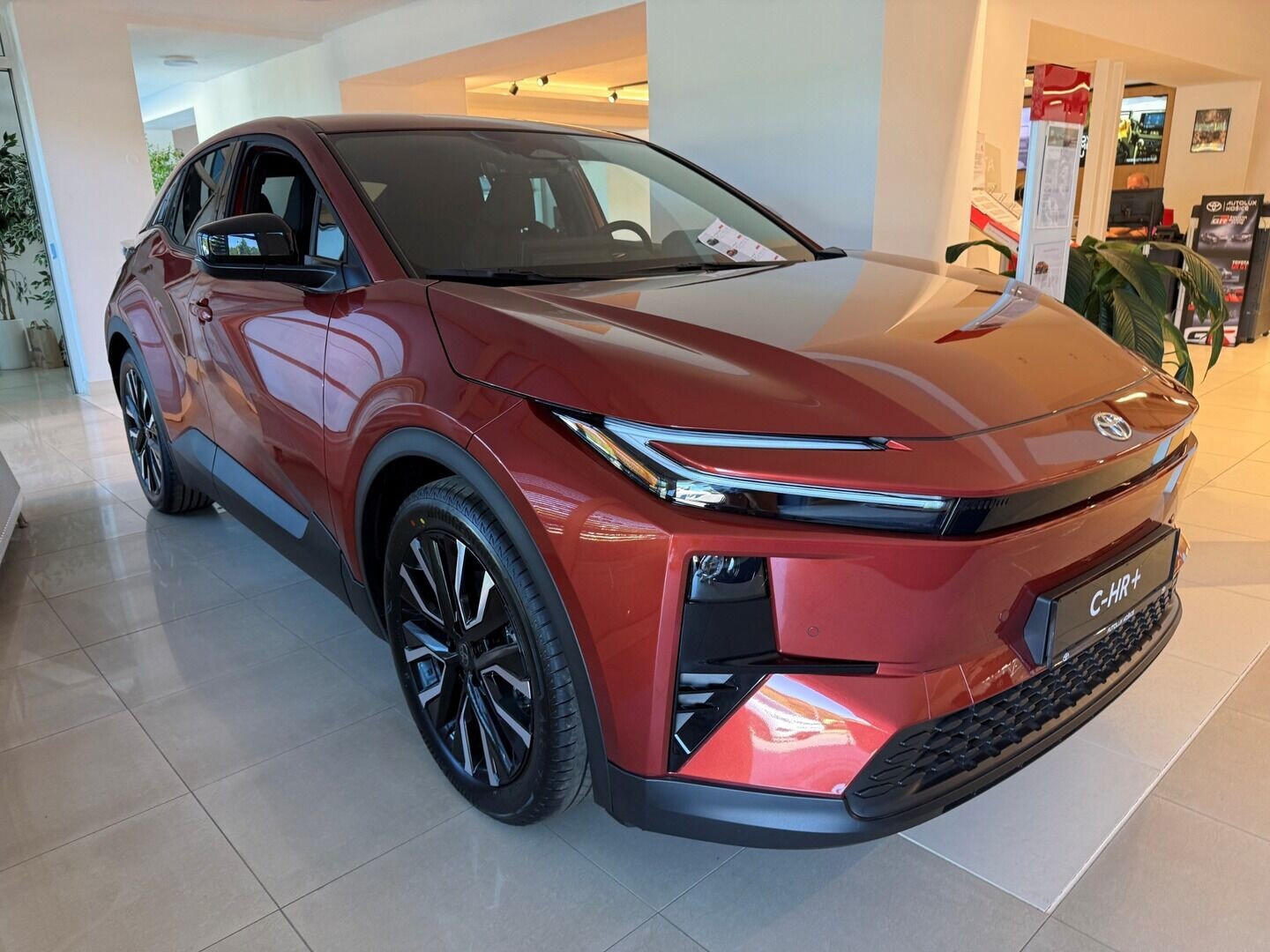 Toyota C-HR+